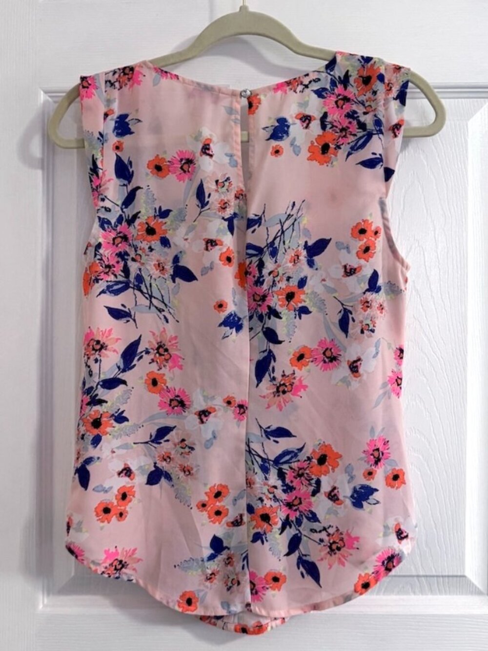 Candie's Floral Sleeveless Blouse Pink Multi Pleated Front Top Size Medium NWOT - Picture 3 of 3